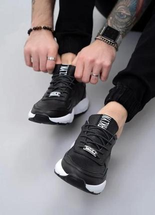 Черные кожаные кроссовки с белой подошвой, размер 40