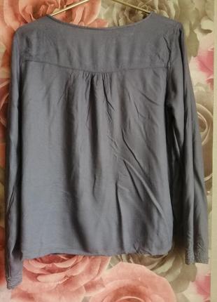 Сіра блуза з вишивкою3 фото