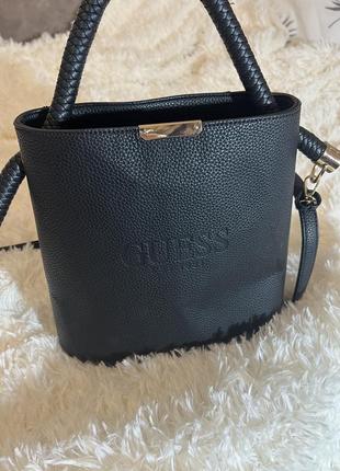 Сумка guess черного цвета