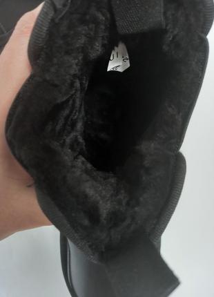 Женские зимние кожаные угги  с резинкой в стиле челси чёрные короткие4 фото