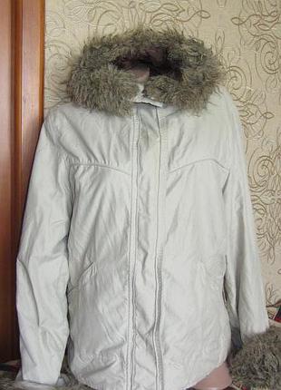 Куртка с меховым капюшоном