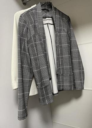 Пиджаки по 100