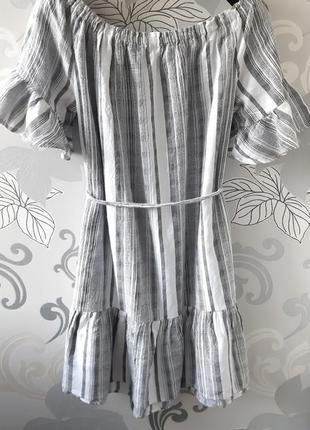 Белое короткое платье в серую полоску с оикрытыми плечами под поя сарафан new look9 фото
