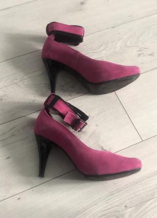Розовые замшевые туфли с пряжкой3 фото