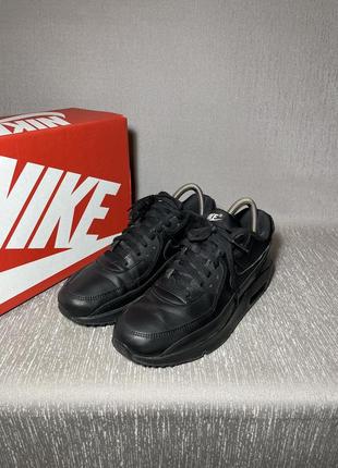 Шкіряні оригінальні кросівки nike air max2 фото
