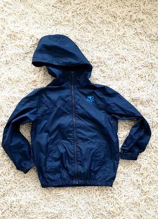 Крута,стильна,легка куртка next на хлопчика