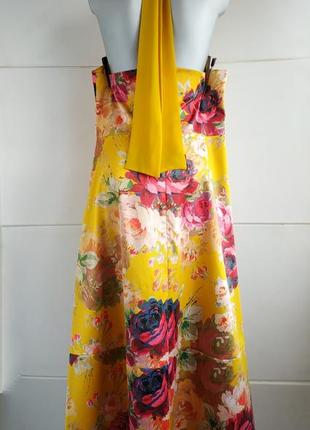 Нарядное платье летящего кроя next жёлтого цвета с принтом красивых цветов3 фото