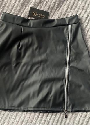 Эко-черная юбка с замочком2 фото