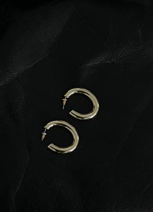 Сережки у стилі old money