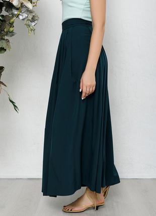 Зеленая длинная расклешенная юбка, размер s2 фото