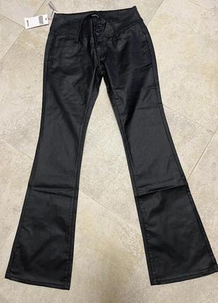 Женские джинсы клеш redseventy wetlook leather look faux