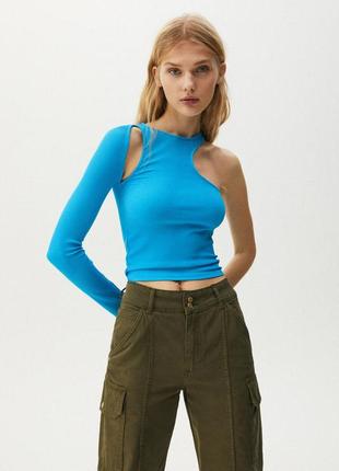 Асиметричний гольф в рубчик на одне плече pull&bear