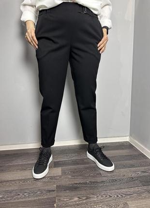 Женские классические брюки черные большого размера зауженные к низу modna kazka mkjl1131-1