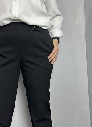 Жіночі класичні брюки чорні завужені до низу великого розміру modna kazka mkjl1131-13 фото