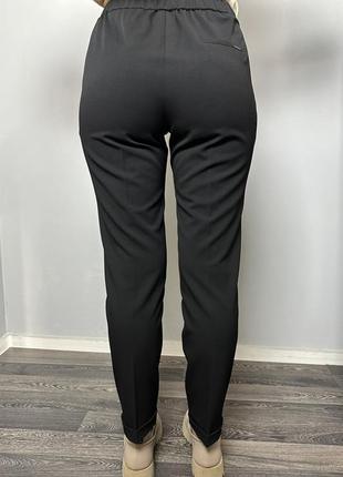 Жіночі класичні брюки чорні завужені до низу великого розміру modna kazka mkjl1131-15 фото