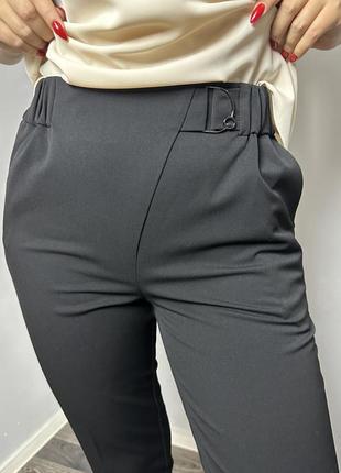Жіночі класичні брюки чорні завужені до низу великого розміру modna kazka mkjl1131-17 фото