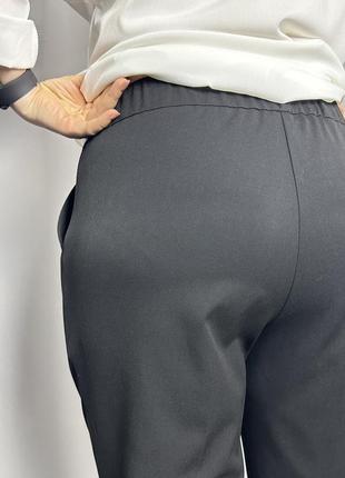 Жіночі класичні брюки чорні завужені до низу великого розміру modna kazka mkjl1131-18 фото