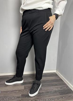 Жіночі класичні брюки чорні завужені до низу великого розміру modna kazka mkjl1131-12 фото