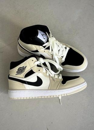 Шикарнезні кросівки nike air jordan 1 retro beige black бежеві з чорним унісекс 36-45 р