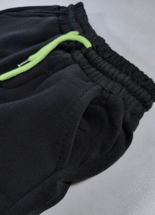 Штаны спортивные с легким утеплением черные для мальчиков 134,140,1465 фото