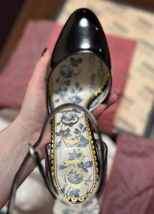 Туфлі gucci black patent daisy ankle strap pumps size 37.55 фото