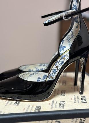 Туфлі gucci black patent daisy ankle strap pumps size 37.52 фото