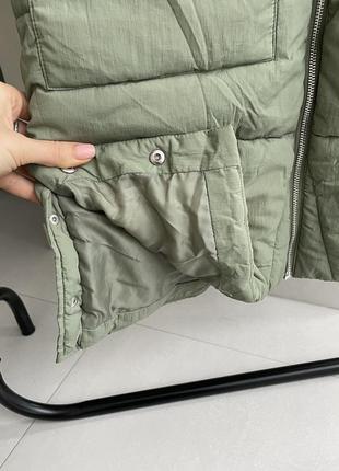 Теплая куртка цвета хаки