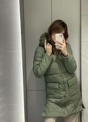 Теплая куртка цвета хаки