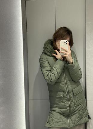 Теплая куртка цвета хаки