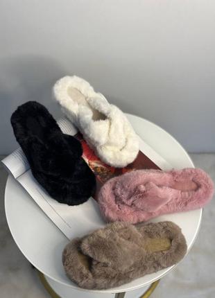 Стильні тапочки капці пухнасті жіночі хутряні теплі навхрест 4 кольори
