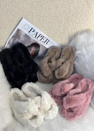 Стильні тапочки капці пухнасті жіночі хутряні теплі навхрест 4 кольори