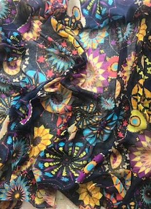 Яскравий літній палантин - парео