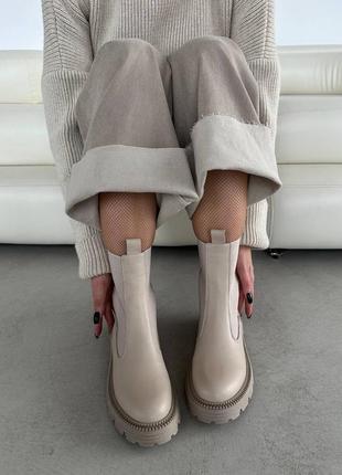 Стильні бежеві високі зимові челсі черевики жіночі на резинках
