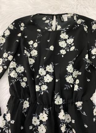 Сукня чорна з білим принтом квіток6 фото