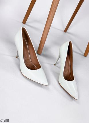 Шикарні жіночі білі туфлі на підборах, еко шкіра, 38-39-407 фото
