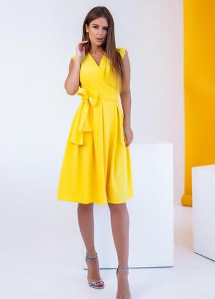 Желтое приталенное платье на запах, размер xl