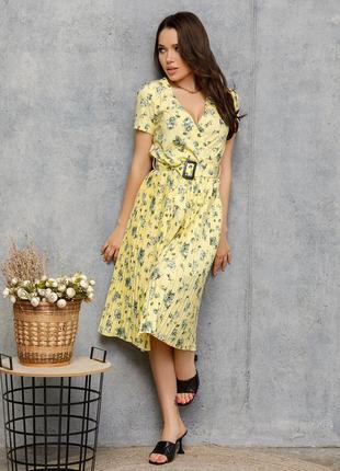 Желтое платье с плиссировкой и цветочным принтом, размер s