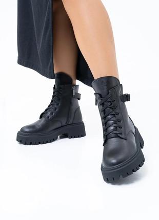Чорні зимові черевики з ремінцями, розмір 38
