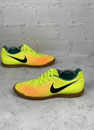 Футбольні футзалки nike magista