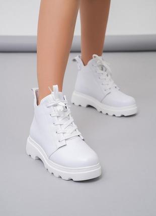 Белые зимние ботинки на шнуровке, размер 36