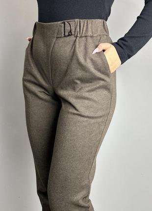 Жіночі теплі брюки коричневі завужені до низу modna kazka mkjl1131013-53 фото