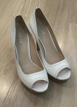 Туфлі guess