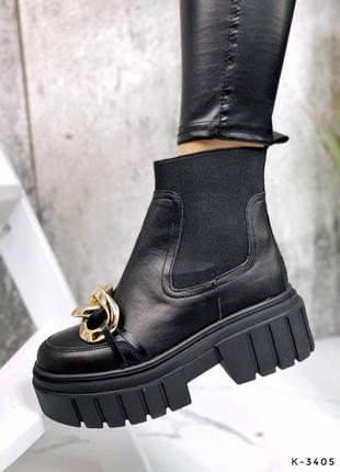 Натуральные кожаные черные демисезонные и зимние ботинки - челси декорированы цепочкой1 фото
