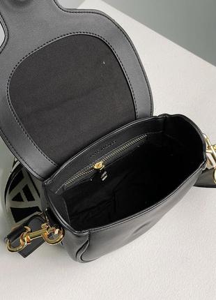 Женская сумка marc jacobs small saddle bag black/gold7 фото