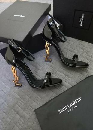 Женские черные босоножки ysl