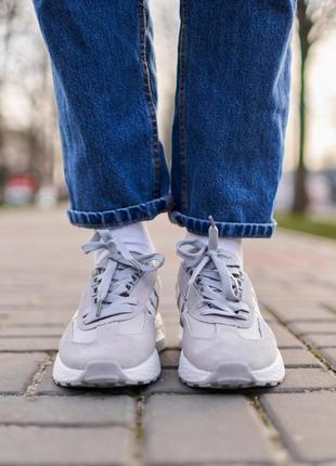 Стильні жіночі кросівки adidas retropy e5 grey white сірі з білим10 фото