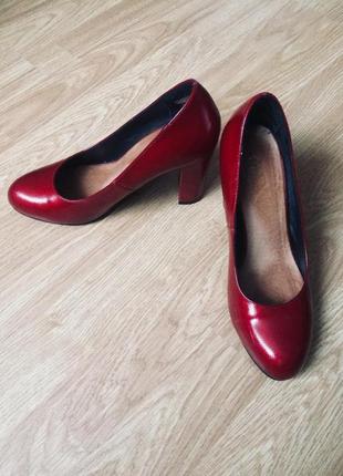 Женские красные кожаные туфли max.