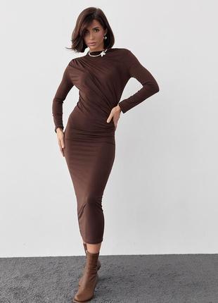 Женское платье-миди с драпировками шоколадный коричневый2 фото