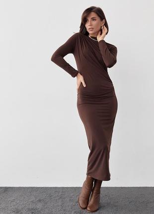 Женское платье-миди с драпировками шоколадный коричневый4 фото