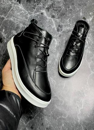 Зимові чоловічі шкіряні черевики на хутрі чорні на білій підошві